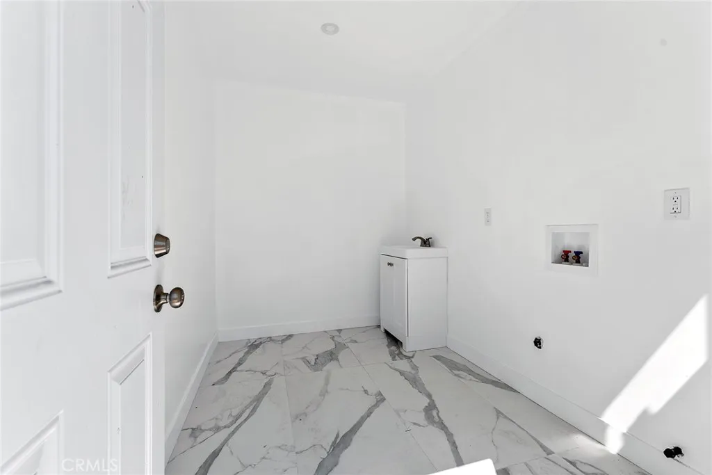 22723 Leonora Drive, Woodland Hills, California 91367 home-pic-32