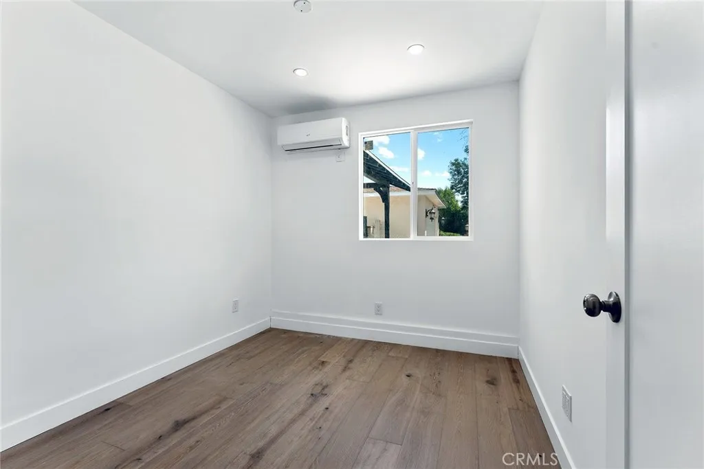 22723 Leonora Drive, Woodland Hills, California 91367 home-pic-26