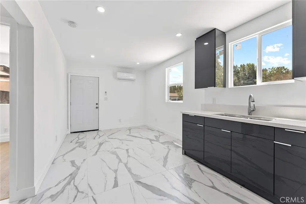 22723 Leonora Drive, Woodland Hills, California 91367 home-pic-25