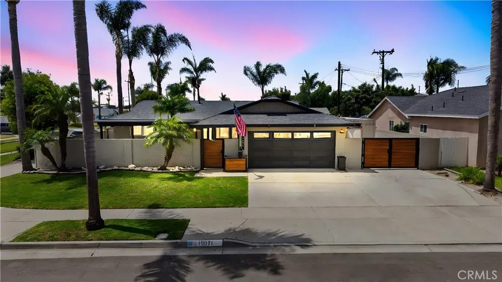 19071 Suva Lane, Huntington Beach, California 92646, 4 Bedrooms Bedrooms, ,2 BathroomsBathrooms,Residential,For Sale,Suva,HD25171908