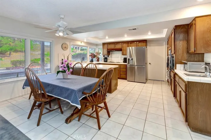 Kitchen eating area.