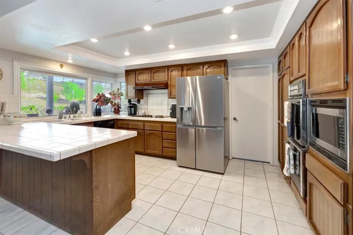 Kitchen wit. backyard