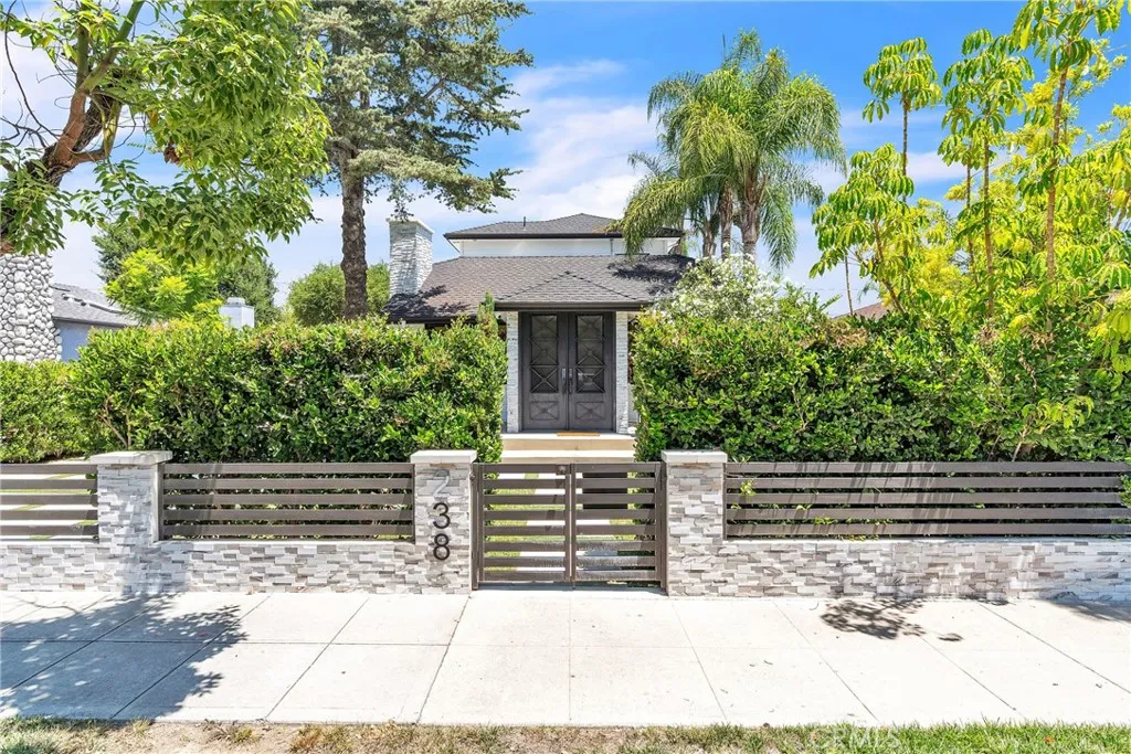 238 S Lincoln Street, Burbank, California 91506 home-pic-1