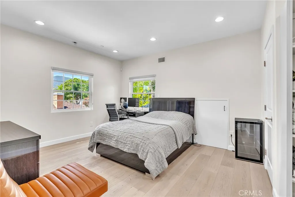 238 S Lincoln Street, Burbank, California 91506 home-pic-18