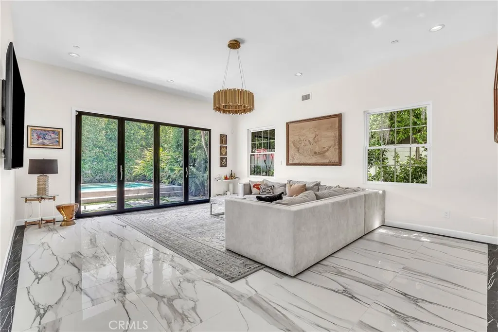 238 S Lincoln Street, Burbank, California 91506 home-pic-24