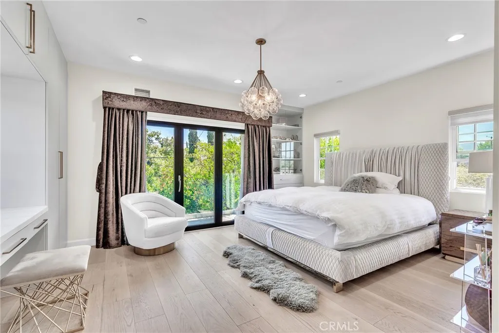 238 S Lincoln Street, Burbank, California 91506 home-pic-15