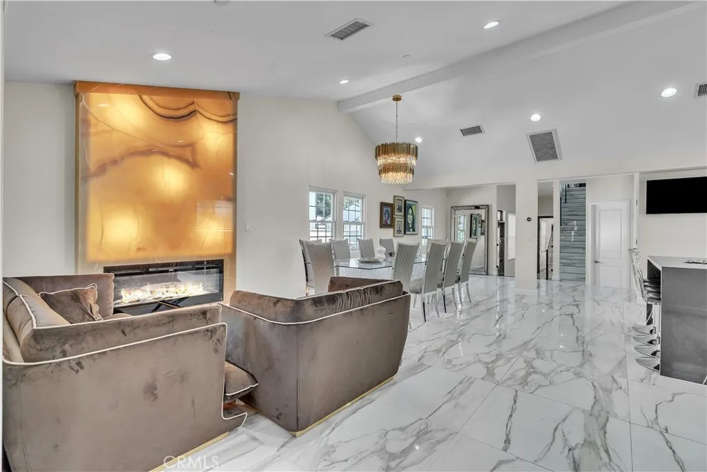 238 S Lincoln Street, Burbank, California 91506 home-pic-3