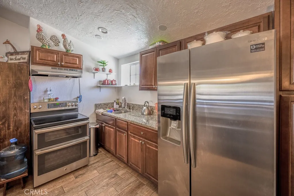 Newer appliances, granite counter tops