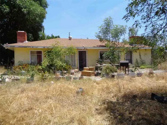 8801 Hayvenhurst Avenue, North Hills, California 91343