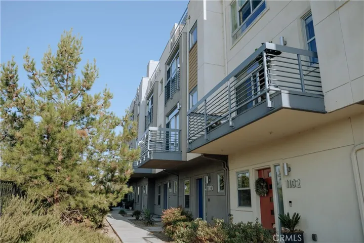 2753 Waverly Drive 1103, Los Angeles, California 90039, 3 Bedrooms Bedrooms, ,3 BathroomsBathrooms,Residential,For Sale,Waverly,WS25172395