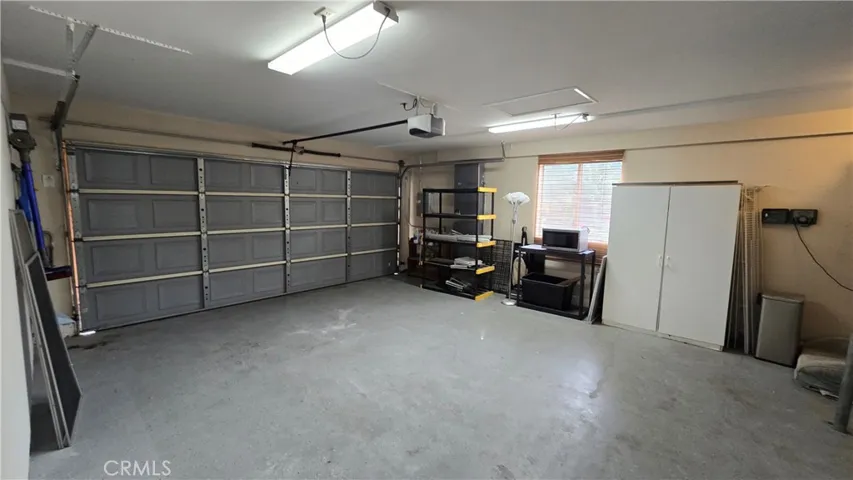 2 CAR GARAGE WITH 2 SOLAR BATTERIES