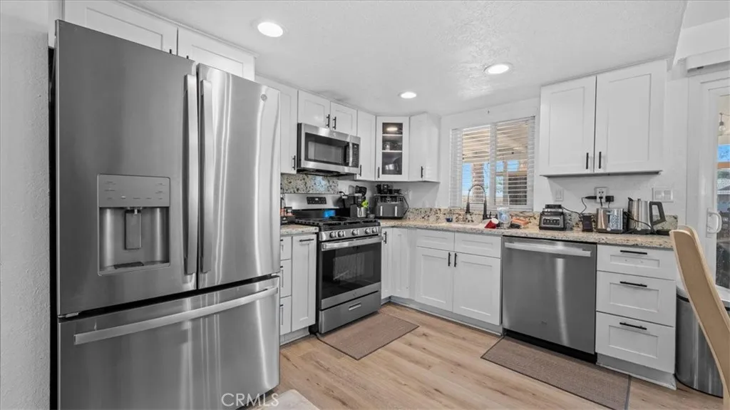 14676 Cool Glen Drive, Helendale, California 92342 home-pic-7