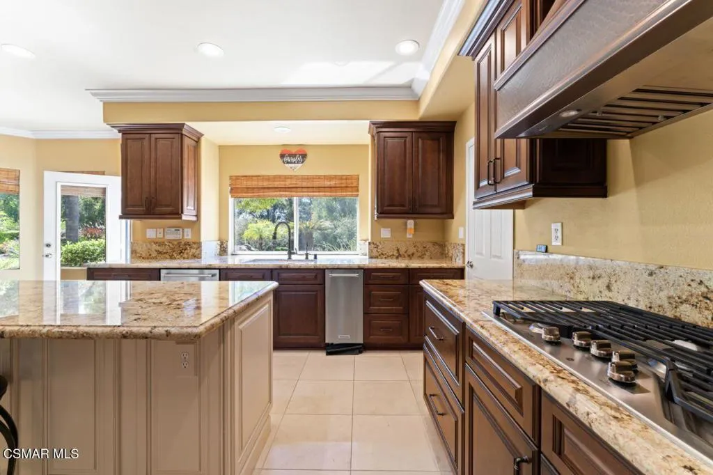 64 Highland Road, Simi Valley, California 93065 home-pic-18