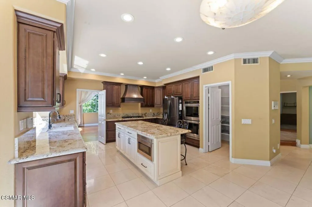 64 Highland Road, Simi Valley, California 93065 home-pic-16