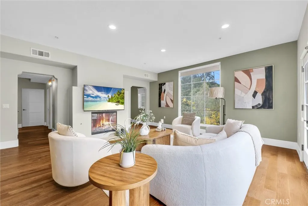 975 Silver Spur Road, Rolling Hills Estates, California 90274, 3 Bedrooms Bedrooms, ,3 BathroomsBathrooms,Residential,For Sale,Silver Spur,WS25171246