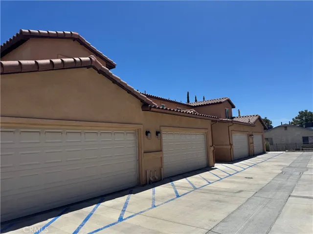 16277 Viho Road, Apple Valley, California 92307