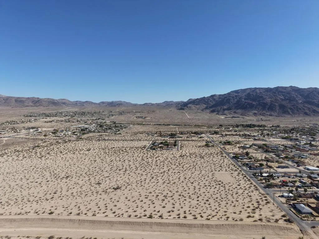 6211 Desert Knoll Ave