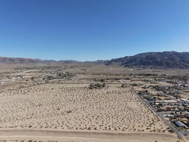 6211 Desert Knoll Ave