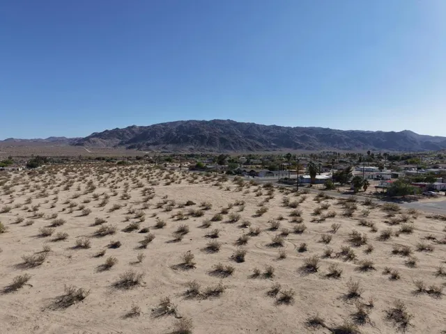 6211 Desert Knoll Ave