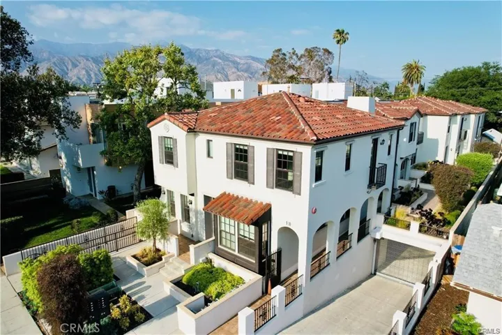 118 N Allen Ave. 4, Pasadena, California 91106, 3 Bedrooms Bedrooms, ,3 BathroomsBathrooms,Residential,For Sale,N Allen Ave.,WS25173629