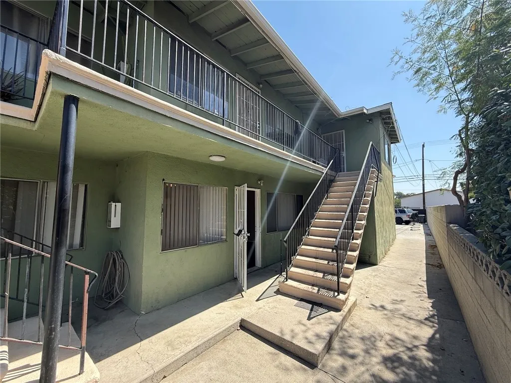 414 N San Gabriel Avenue 2, Azusa, California 91702, 2 Bedrooms Bedrooms, ,1 BathroomBathrooms,Residential Lease,For Rent,San Gabriel,CV25173609