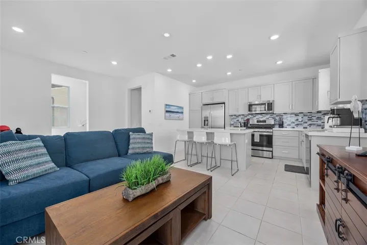 Spacious living & kitchen areas