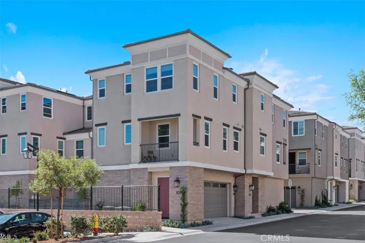 End unit with views