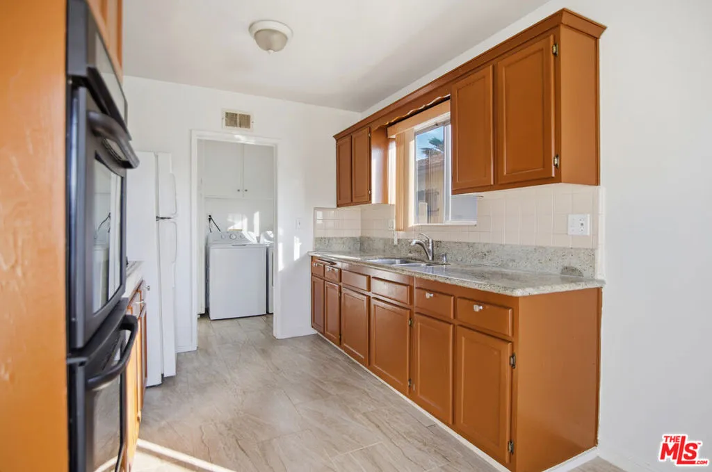 401 E Darlan Street, Gardena, California 90248 home-pic-12