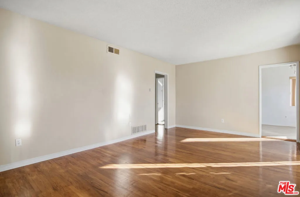 401 E Darlan Street, Gardena, California 90248 home-pic-9