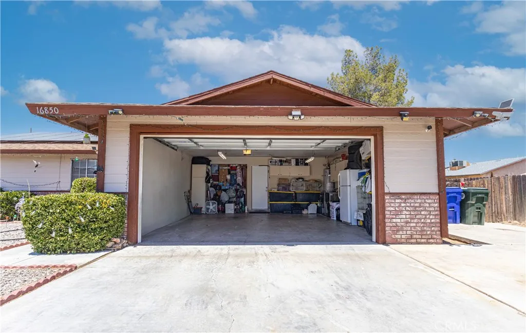 16850 Hidden Creek Drive, Victorville, California 92395 home-pic-3