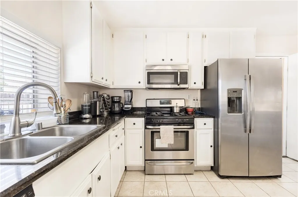 16850 Hidden Creek Drive, Victorville, California 92395 home-pic-15