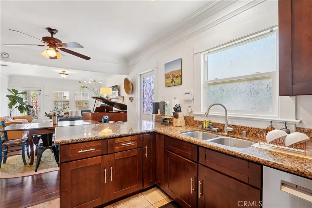 2025 W Vernon Avenue, Los Angeles, California 90062 home-pic-12