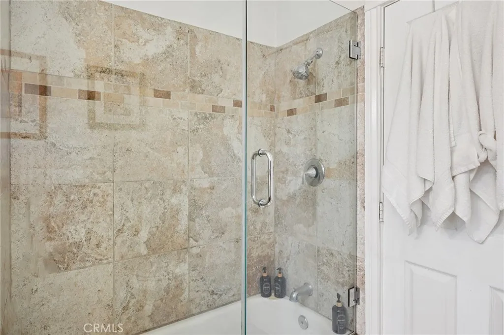 2025 W Vernon Avenue, Los Angeles, California 90062 home-pic-17
