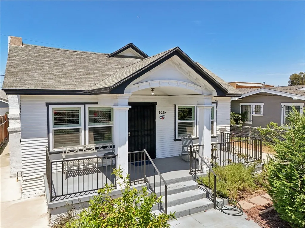 2025 W Vernon Avenue, Los Angeles, California 90062 home-pic-2