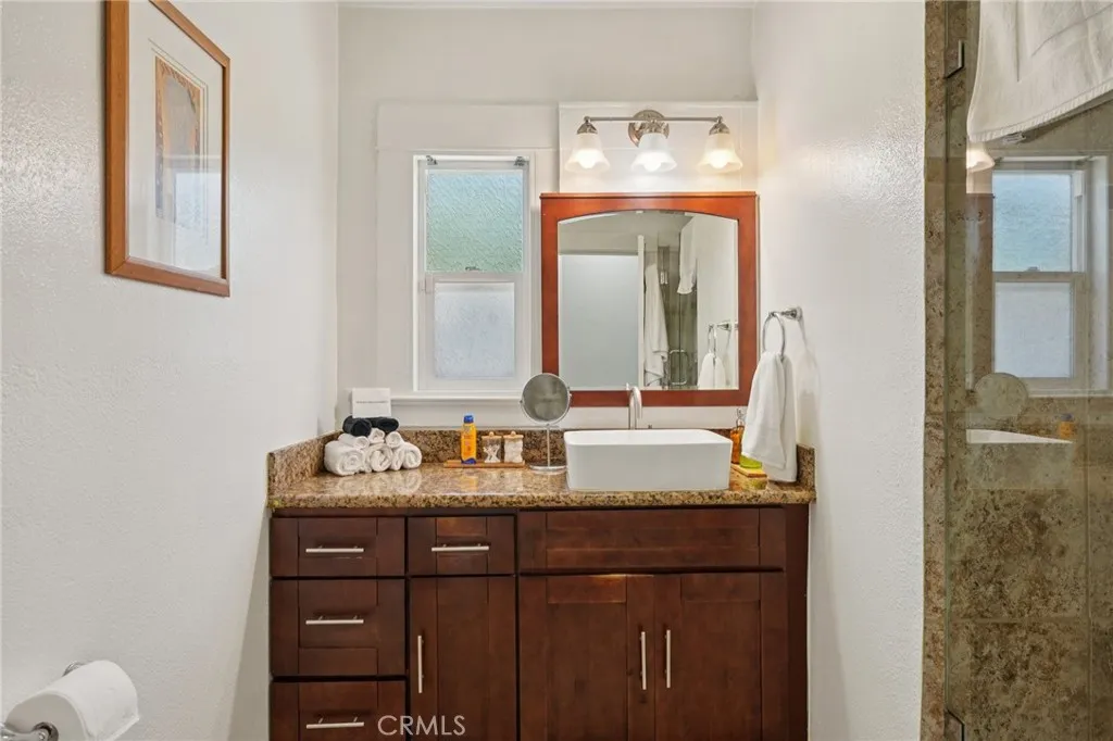 2025 W Vernon Avenue, Los Angeles, California 90062 home-pic-16