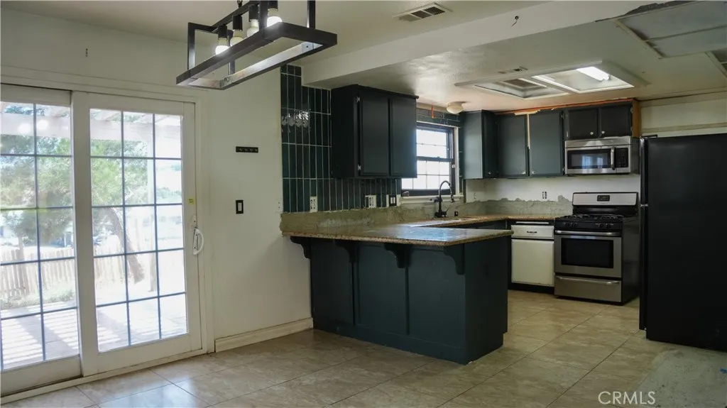 16725 Mission Street, Hesperia, California 92345 home-pic-6