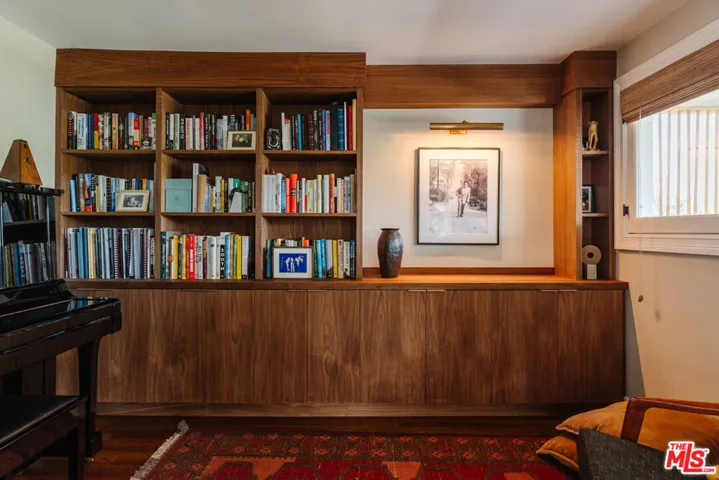 Den / Library