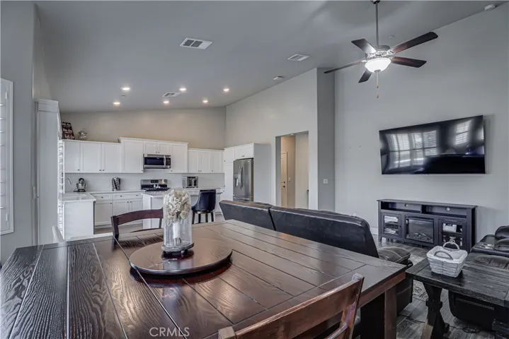 3715 Evergreen Village Lane, Shafter, California 93263