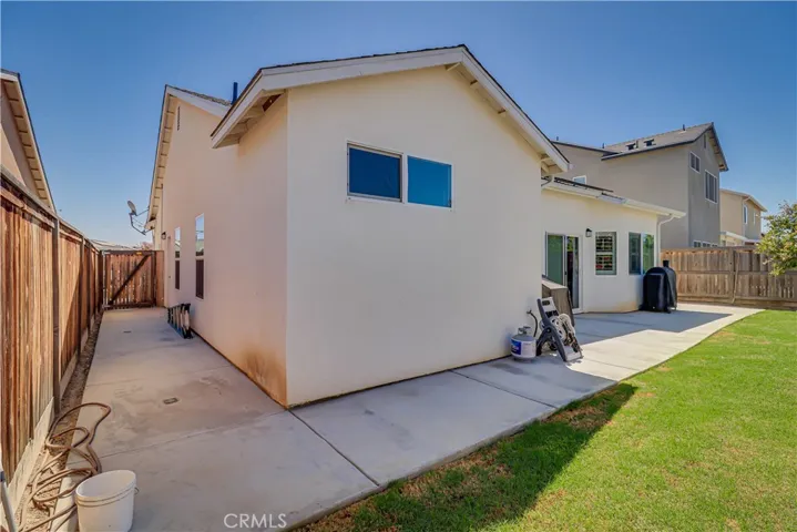 3715 Evergreen Village Lane, Shafter, California 93263