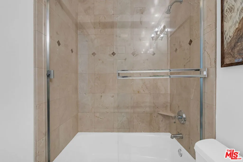 143 N Arnaz Drive 304, Beverly Hills, California 90211 home-pic-28