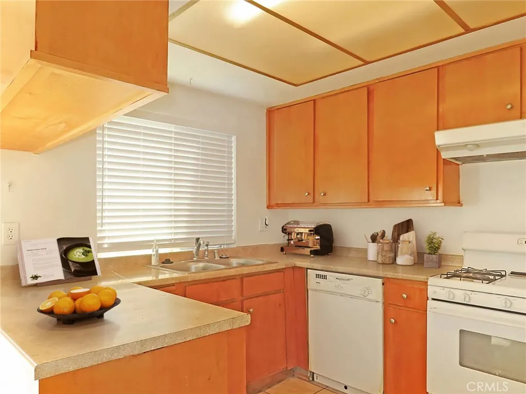 1373 Wheaton Way, Riverside, California 92507 home-pic-13