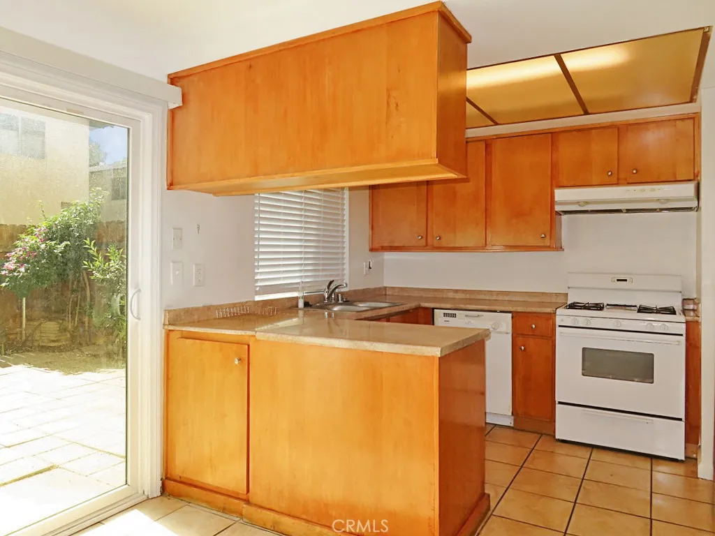 1373 Wheaton Way, Riverside, California 92507 home-pic-14