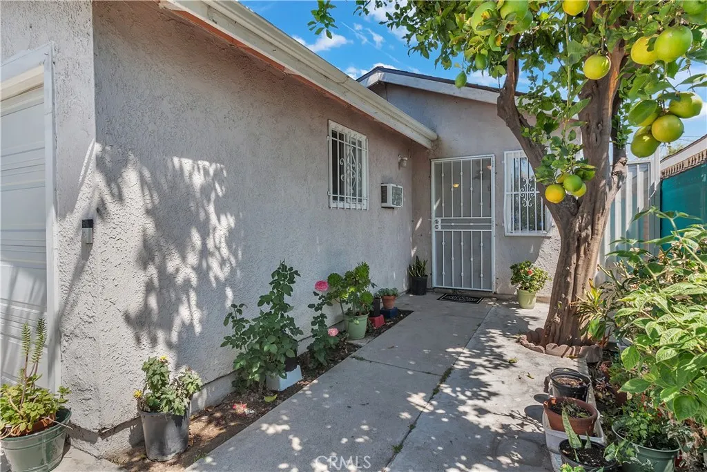 2115 E 114th Street, Los Angeles, California 90059 home-pic-4