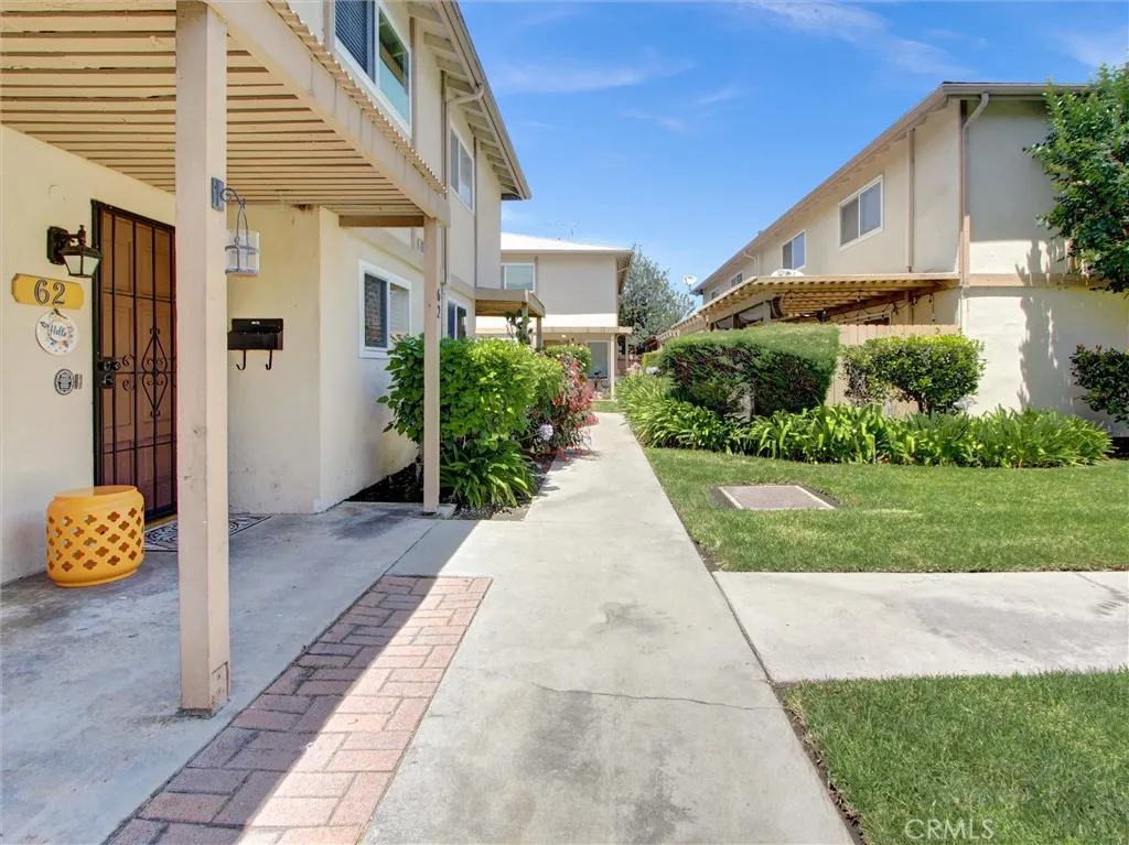 1881 Mitchell Avenue 63, Tustin, California 92780 home-pic-2