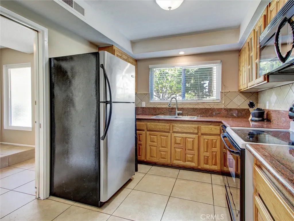 1881 Mitchell Avenue 63, Tustin, California 92780 home-pic-5