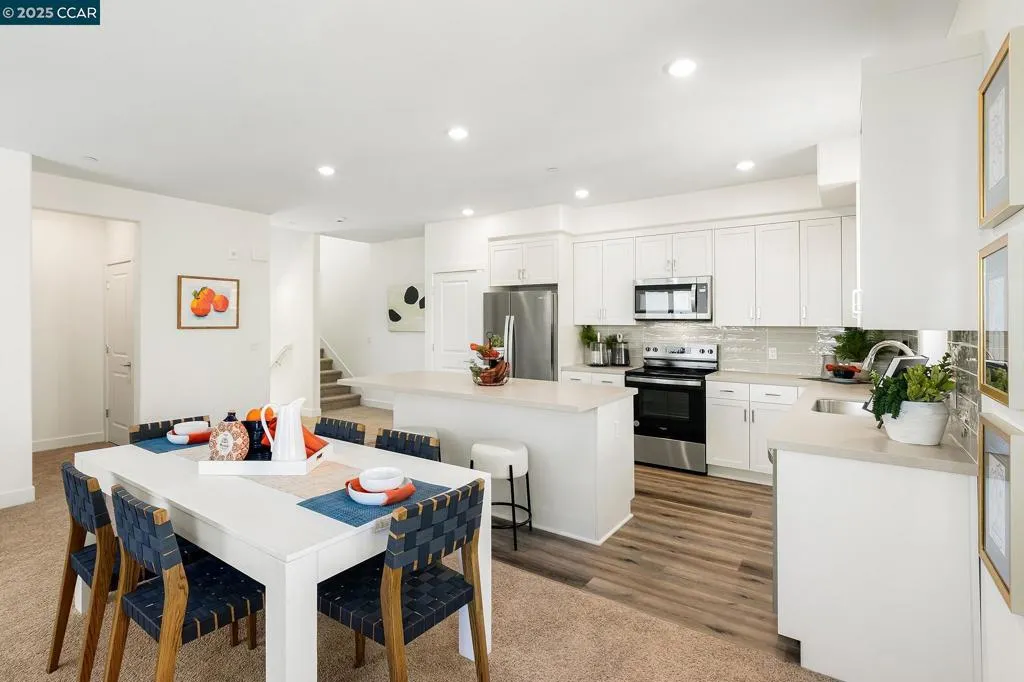 27263 Lumina Ct 11, Hayward, California 94541 home-pic-3