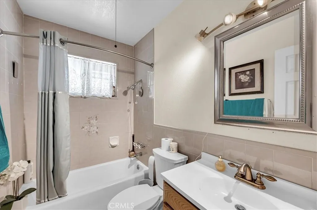 1316 E Romneya Drive, Anaheim, California 92805 home-pic-13