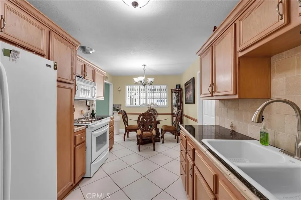 1316 E Romneya Drive, Anaheim, California 92805 home-pic-11