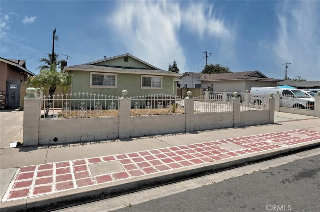 1316 E Romneya Drive, Anaheim, California 92805 home-pic-4