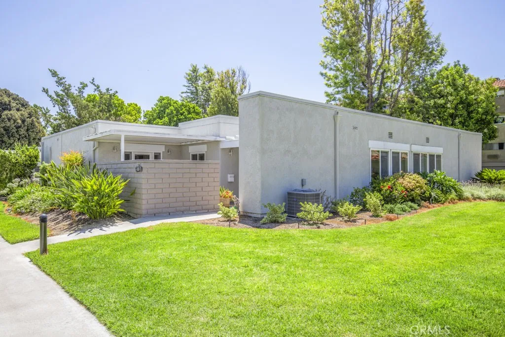 2372 Via Mariposa W B, Laguna Woods, California 92637 home-pic-0